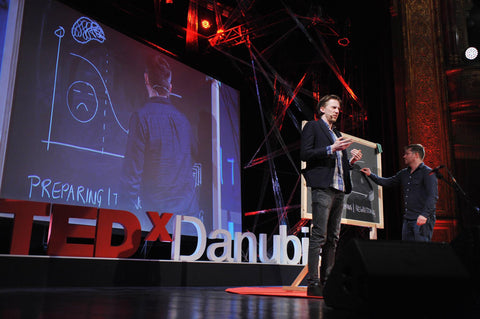 Roman Tschäppeler und Mikael Krogerus bei Ihrem Vortrag am TEDx Danubia in Budapest über praktische Entscheidungstheorie